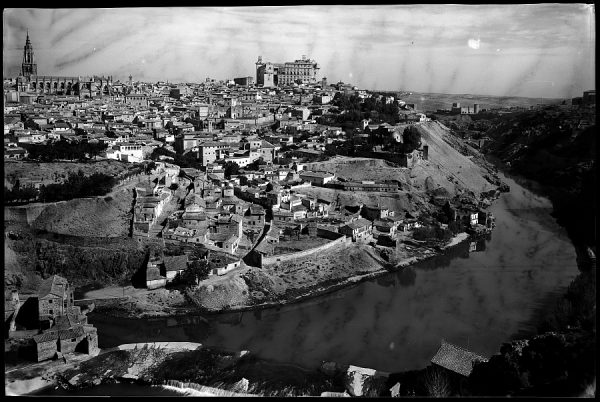 26 - 1961-04-00 - Toledo - Vista parcial desde el Valle_1