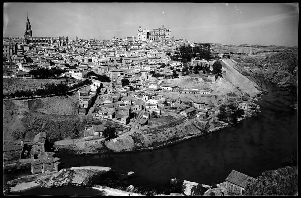 27 - 1961-04-00 - Toledo - Vista parcial desde el Valle_2