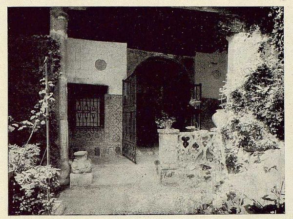 304_TRA-1921-178-Palacio de Benacazón, patio y portal