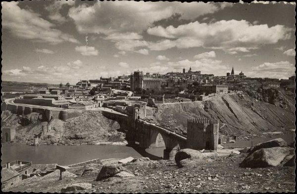 32 - 1952-11-00 - 116 - Toledo - Puente de San Martín y vista general