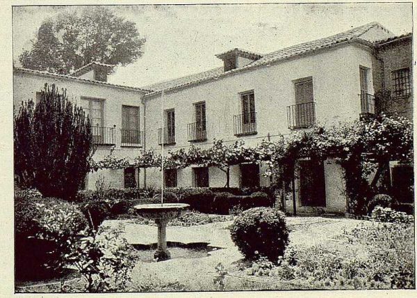 329_TRA-1925-219-Palacio de Buenavista, jardín interior-Foto Rodríguez