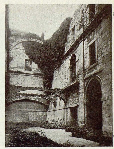 340_TRA-1925-222-Palacio de Guisando, interior del templo en ruinas-Foto Rodríguez