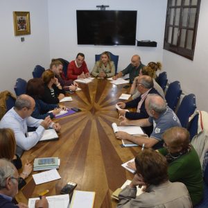 l Gobierno local reúne a las asociaciones de vecinos en el Ayuntamiento para detallar la programación de Navidad y Reyes 2019-2020