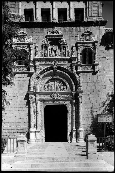 Toledo - Portada del Hospital de Santa Cruz