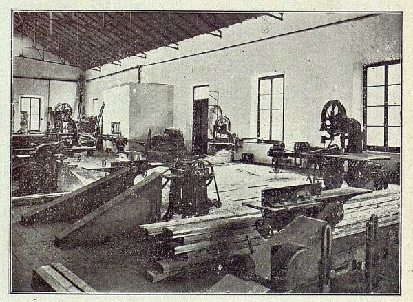 TRA-1918-096-Fábrica de Armas, taller de carpintería