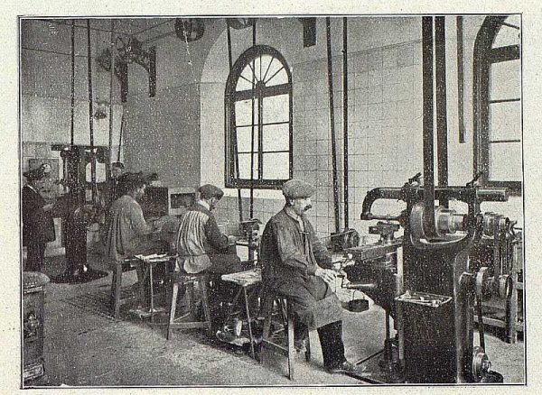 TRA-1918-096-Fábrica de Armas, taller de material quirúrgico