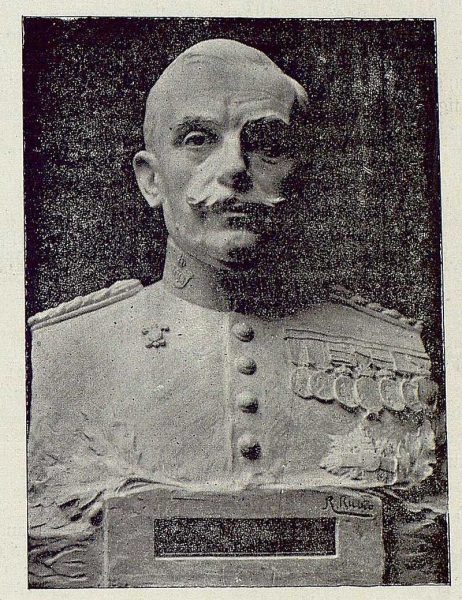 TRA-1920-144-Busto del General Villalba-Foto Rodríguez