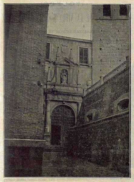 TRA-1920-155-Portada de la Iglesia del Convento de San Pedro Mártir-Foto Lozano