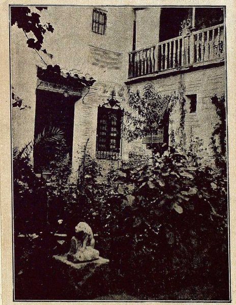 TRA-1921-172-Patio de la casa de Julio Pascual-Foto Rodríguez