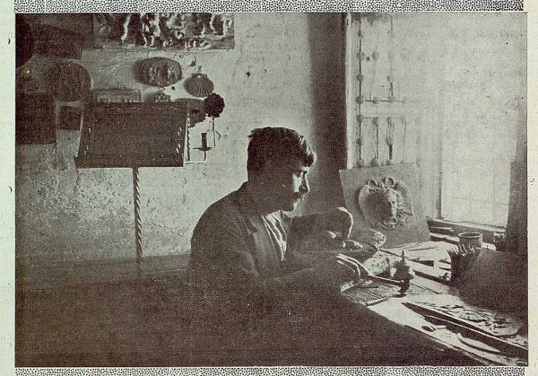 TRA-1925-223-Julio Pascual en su taller