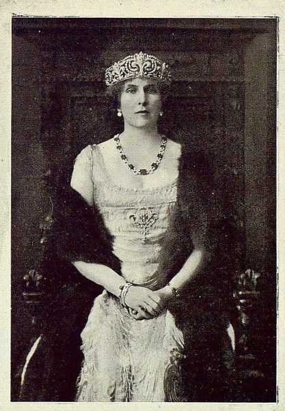 TRA-1925-223-La Reina Victoria Eugenia