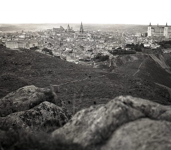 21-AKE_139_Vista de Toledo desde el Valle