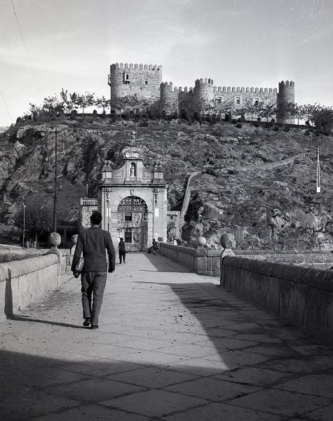 34-AKE_091_Vista del castillo de San Servando desde el puente de Alcántara