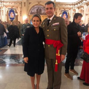 a alcaldesa, en la imposición del fajín de general de brigada al ex director de la Academia de Infantería Javier Marcos
