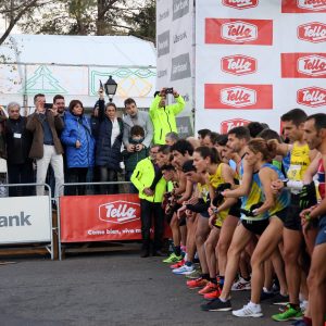 a alcaldesa despide el año con el pistoletazo de salida de la 38 edición de la San Silvestre que han protagonizado miles de toledanos