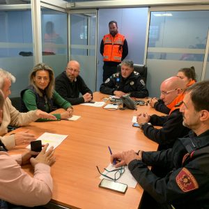 os servicios de emergencias municipales atienden a cinco heridos leves y más de 30 avisos por el fuerte viento en las últimas 24 horas