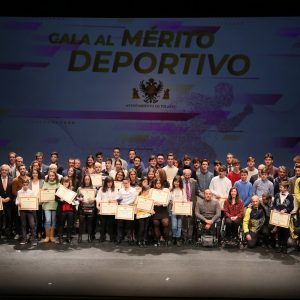 a alcaldesa a los deportistas toledanos: “Cuando alcanzáis el triunfo, Toledo también sube al pódium”