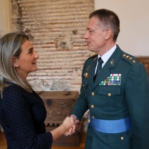 ilagros Tolón recibe en el Ayuntamiento al nuevo jefe de la Comandancia de la Guardia Civil en Toledo