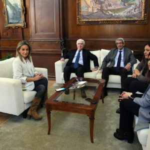 ilagros Tolón recibe en el Ayuntamiento al presidente nacional de Unicef para poner en común proyectos e iniciativas de futuro
