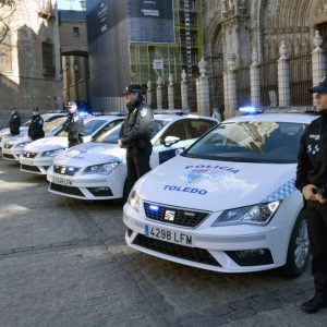 ilagros Tolón presenta cinco nuevos vehículos para la Policía Local equipados con mejores prestaciones para su servicio