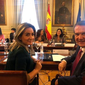 a alcaldesa traslada al Gobierno central las necesidades de los ayuntamientos para mantener y mejorar los servicios públicos