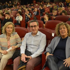 l equipo de Gobierno apoya el desfile de moda solidario de los empresarios de Santa Teresa
