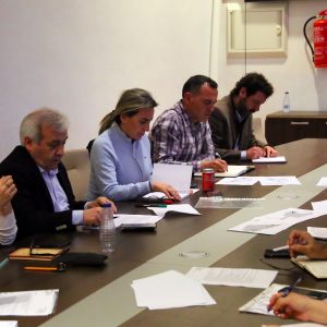 a alcaldesa repasa con la asociación de vecinos Río Chico las necesidades de La Legua, Valparaíso y Vistahermosa