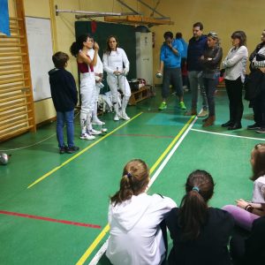 Milagros Tolón destaca el deporte como herramienta para la educación en igualdad en su visita al Club Esgrima Toledo