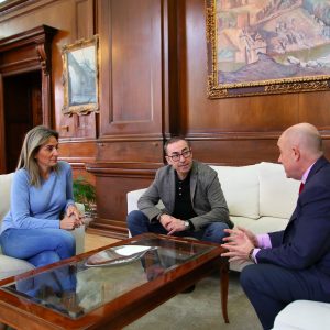 a alcaldesa recibe al secretario general de CCOO y le traslada la disposición del Gobierno local para trabajar en temas de interés