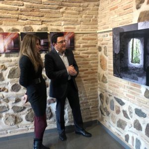 a artista y fotógrafa Noor Shurbaji expone una interesante colección de imágenes en Ar+51 y recibe el respaldo municipal
