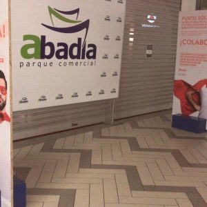 l Ayuntamiento colabora con el Centro Comercial Abadía en una recogida de alimentos para las personas más necesitadas