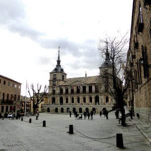 oledo inicia mañana el luto por las víctimas de la COVID-19 con la colocación de banderas a media asta en la plaza del Ayuntamiento