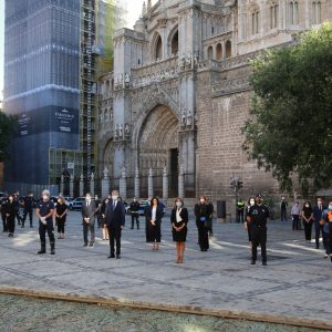 a Corporación inicia el luto oficial por las víctimas de la Covid-19 con la arriada de banderas a media asta y un minuto de silencio