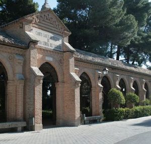 l Cementerio Municipal abre con horario especial y controlado para los familiares que han perdido un ser querido en el estado de alarma