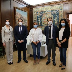 a alcaldesa destaca el papel de los farmacéuticos como puntos de atención e información veraz en materia sanitaria y de la Covid-19