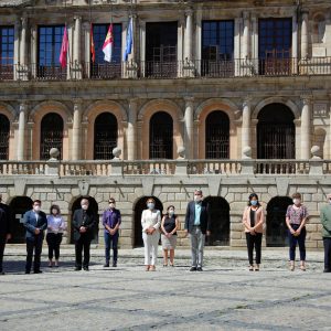 a Corporación municipal se suma al minuto de silencio por las víctimas de la Covid-19 en el último día de luto oficial