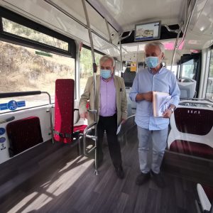 a flota de autobuses de Toledo incorpora dos nuevos vehículos de gas natural con nuevas medidas de seguridad