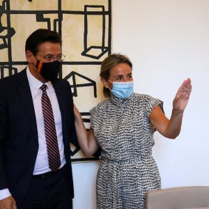ilagros Tolón recibe al alcalde de Granada y destaca la contribución de estas ciudades a la historia de España y la colaboración institucional