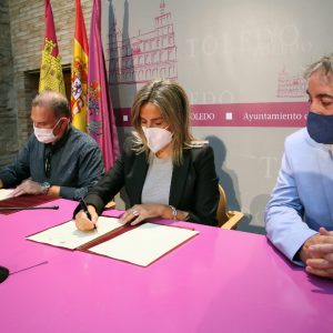 ilagros Tolón suscribe un protocolo con la empresa Soltec que incorporará a 300 trabajadores en dos parques fotovoltaicos