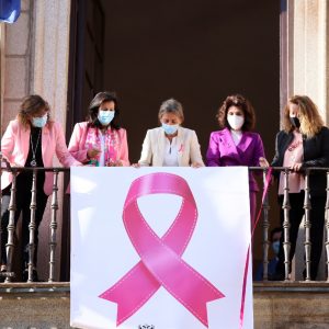 a alcaldesa avanza un programa de sensibilización sobre el cáncer en la próxima ETI y un espacio municipal para APACAMA