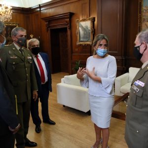 a alcaldesa da la bienvenida al nuevo delegado de Defensa en Castilla-La Mancha y agradece su labor a su predecesor