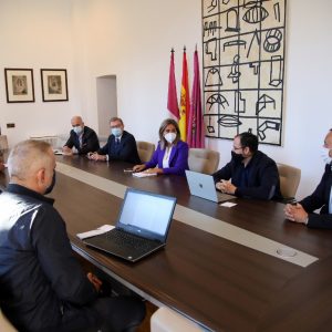 yuntamiento y UCLM conocen el proyecto de la compañía Ahí+ que pretende implantar un centro de I+D+i en Toledo