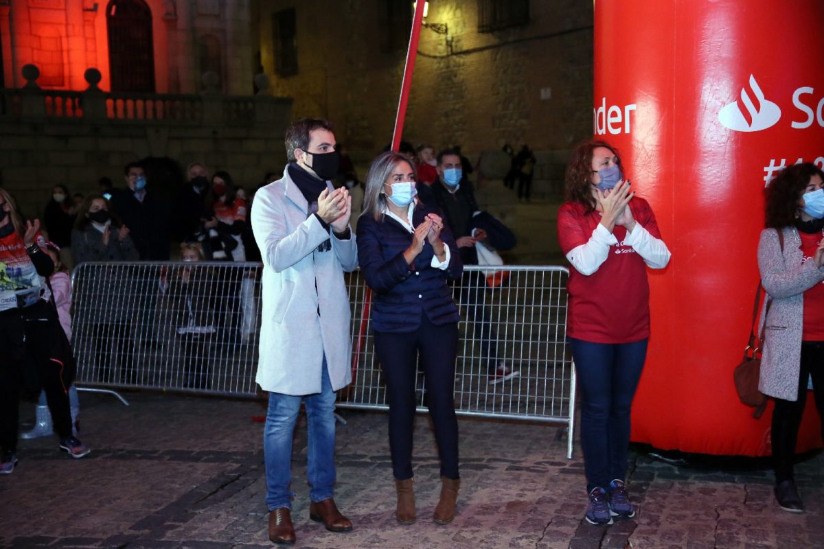 https://www.toledo.es/wp-content/uploads/2020/11/1_carrera_nocturna_toledo-1200x800.jpg. La alcaldesa respalda la 13ª edición de la Nocturna de Toledo que este año ha contado con la participación simbólica de Abel Antón