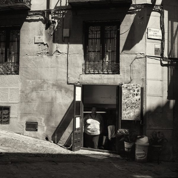 32_Tienda en la calle de Alfileritos - Foto de Roberto Gómez