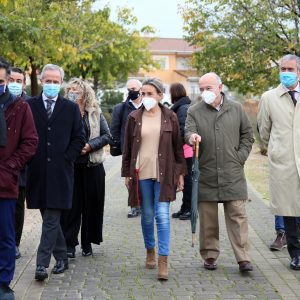 a alcaldesa destaca que la creación de un nuevo espacio verde en La Legua supone un impulso a las políticas medioambientales