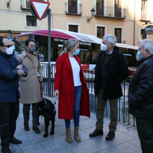 a alcaldesa celebra la incorporación de tecnología accesible a los autobuses urbanos a favor de las personas con discapacidad