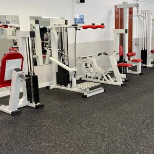 l Ayuntamiento mejora y renueva el gimnasio del polideportivo municipal del Polígono en el marco de las inversiones deportivas