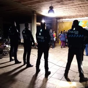 olicía Local y Nacional colaboran en la identificación de los 45 adultos que participaban en una fiesta en La Peraleda