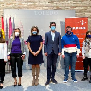 a alcaldesa recibe a los participantes del programa ‘Juntos Somos Capaces’ que culminan sus prácticas en el Ayuntamiento