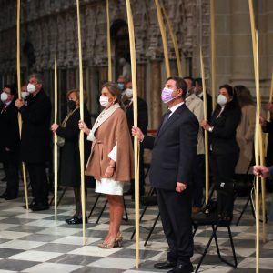 a alcaldesa participa en la celebración del Domingo de Ramos en la Catedral Primada